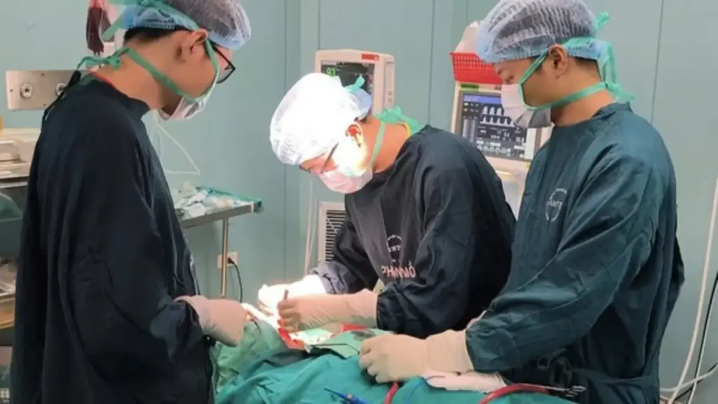 Bác sĩ cảnh báo nguy cơ sốc nhiễm khuẩn sau nhổ răng ở người có bệnh nền