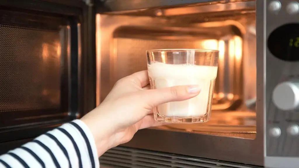 Bác sĩ cảnh báo thói quen ăn uống đồ quá nóng làm tăng nguy cơ ung thư