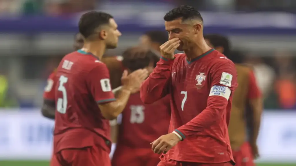 Bạn gái tôi buồn vì Ronaldo bị loại khỏi World Cup, dù chưa xem anh đá trận nào