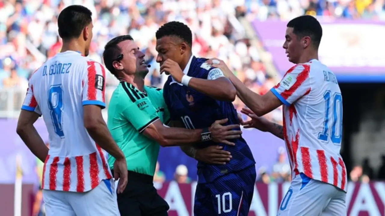 Báo Pháp ‘ghét’ trọng tài Uzbekistan đỉnh điểm, thủ môn Paraguay thuật lại chuyện bị Mbappe từ chối bắt tay