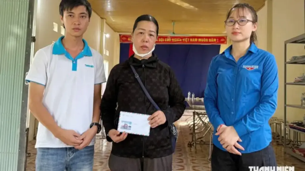 Báo Thanh Niên trao tiền bạn đọc ủng hộ các gia đình gặp nạn trong lũ quét tại Lai Châu