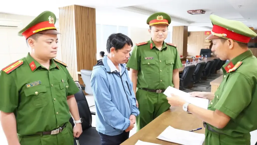 Bắt cựu chuyên viên Phòng Giáo dục huyện vi phạm đấu thầu, gây thiệt hại hơn 1,7 tỉ đồng