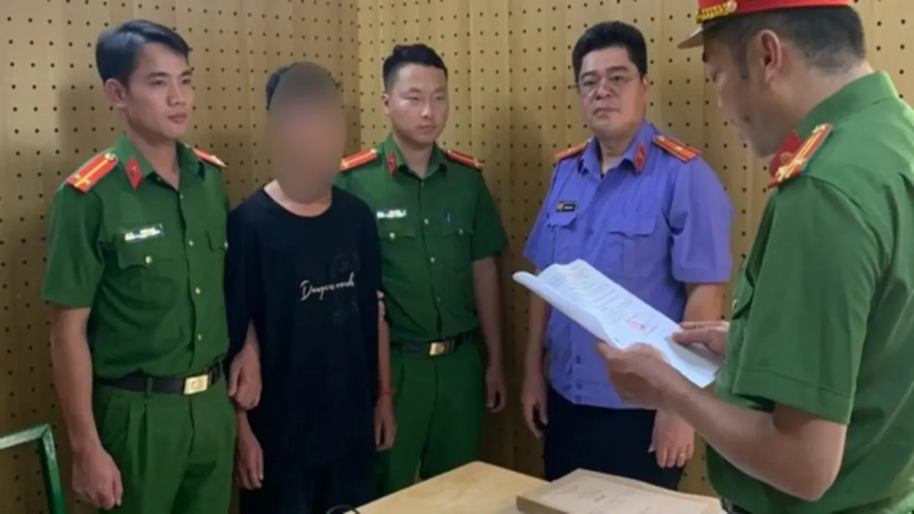 Bắt đối tượng dụ bé gái ra khỏi ký túc xá rồi thực hiện hành vi đồi bại