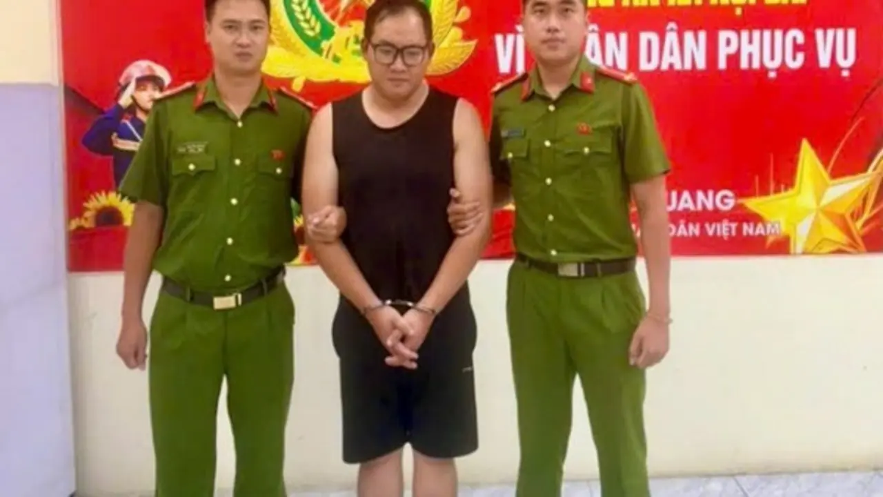 Bắt đối tượng rút dao khống chế chủ tiệm, cướp 4 nhẫn vàng