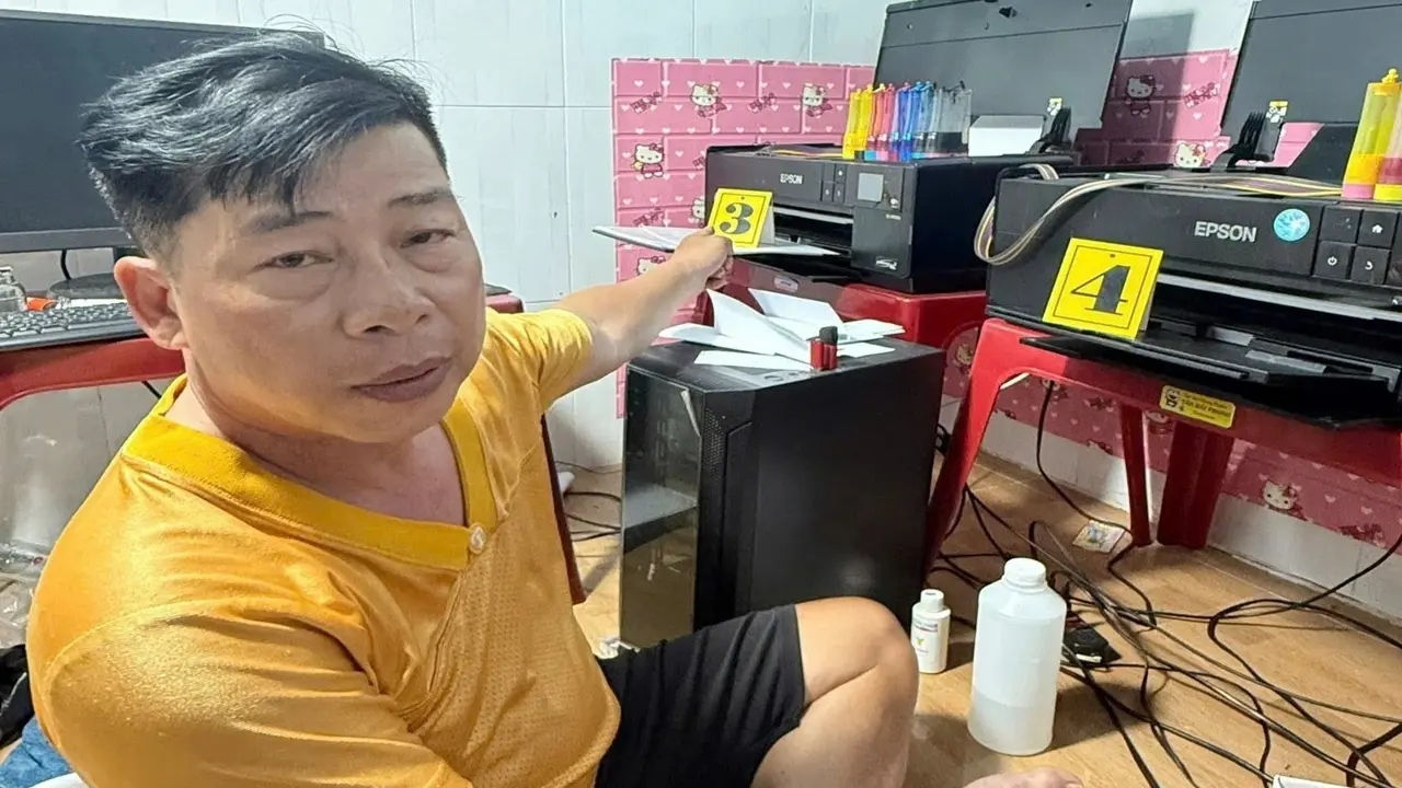 Bắt giữ nhóm làm vé số giả rồi lừa đổi thưởng ở TPHCM