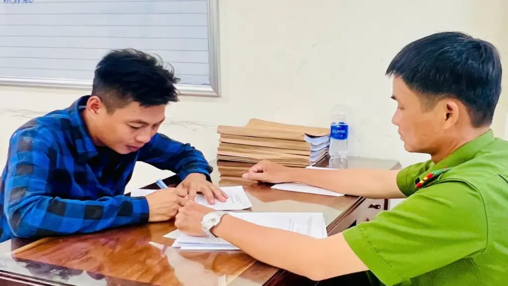 Bắt hai người tổ chức cá độ World Cup qua Zalo, phát hiện thêm người ghi đề hơn 400 triệu đồng