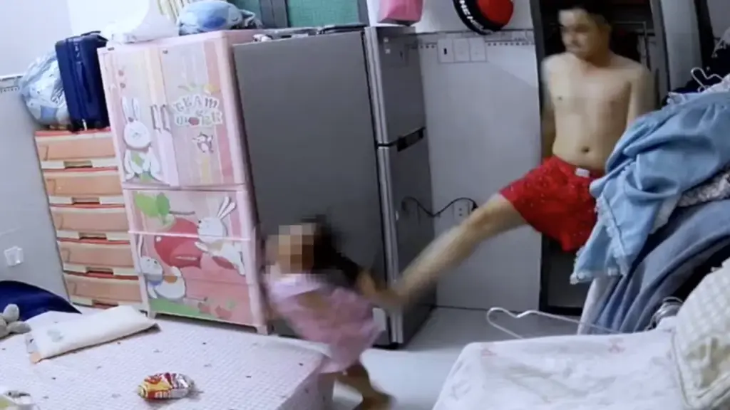 Bé gái 3 tuổi bị người tình của mẹ bạo hành, Sở Y tế TPHCM vào cuộc