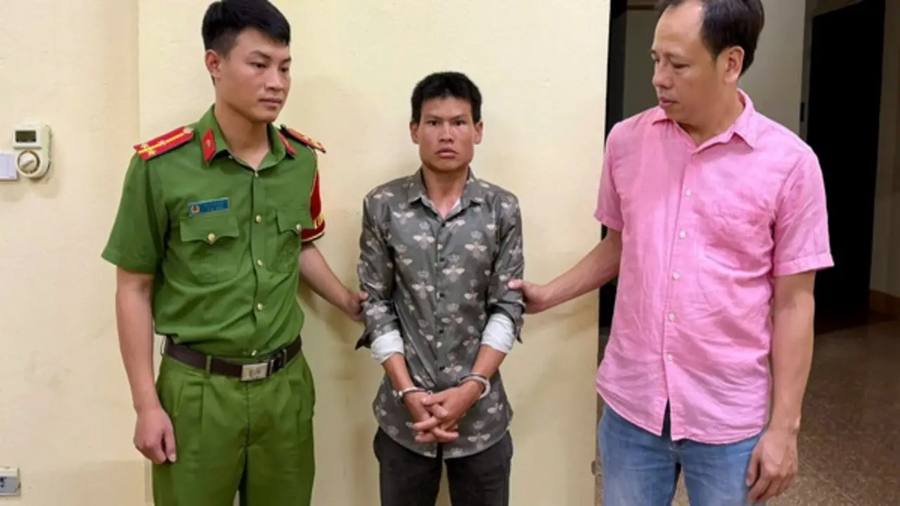 Bé gái 6 tuổi bị bắt cóc khi đang bán dưa ven đường