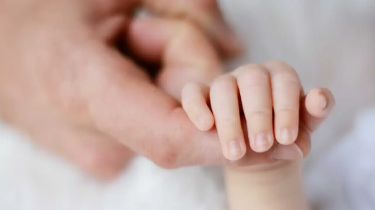 Bé trai 18 tháng tuổi bị tuyên bố tử vong tại bệnh viện bất ngờ "sống lại"