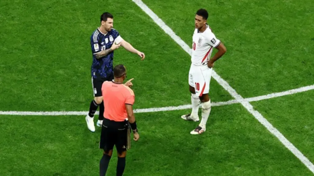 Bellingham hé lộ tranh cãi với Messi ở trận Anh thua ngược Argentina: 'Chẳng có gì to tát cả’