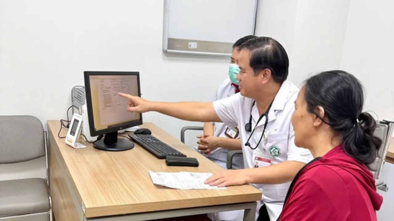 Bệnh viện Bạch Mai khám sức khỏe miễn phí cho 5.000 người thuộc đối tượng chính sách