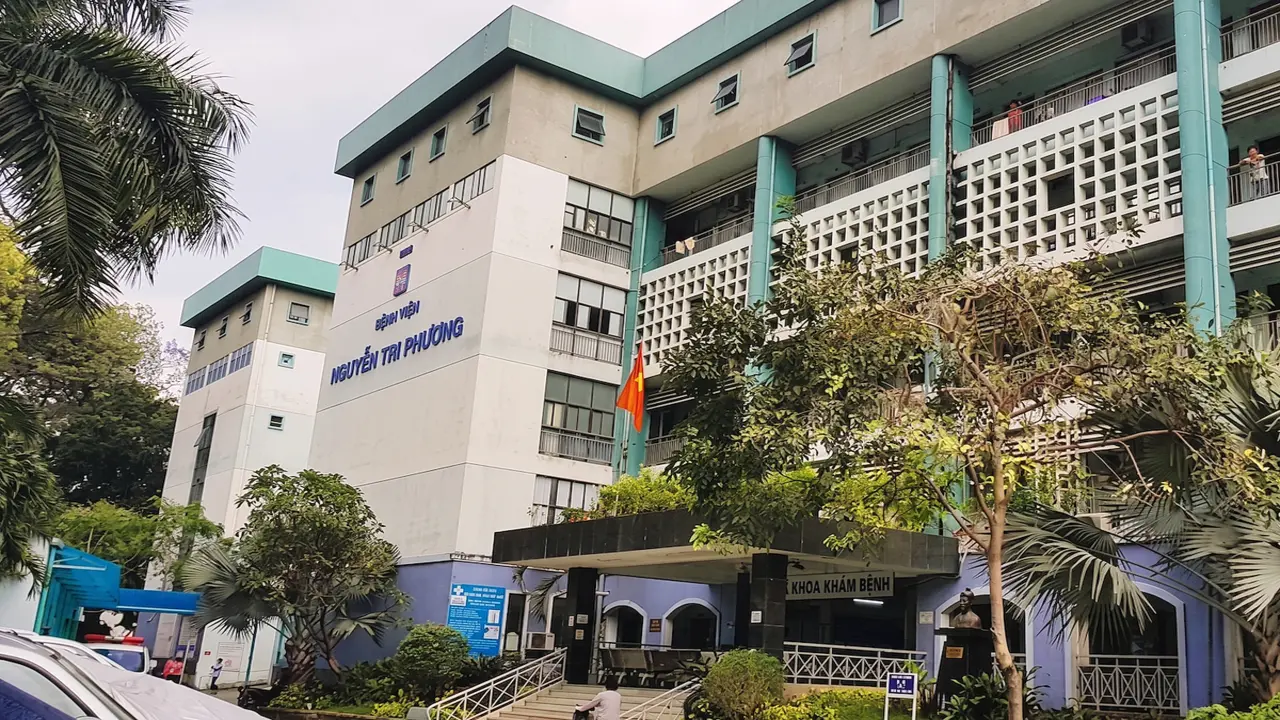 Bệnh viện ngưng làm việc với bảo vệ bị phản ánh 'lớn tiếng, nhận tiền giữ xe'