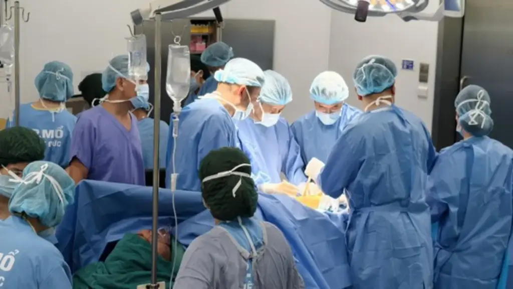 Bệnh viện Việt Đức cơ sở Ninh Bình cấp cứu thành công ca bệnh trong ngày đầu mở cửa