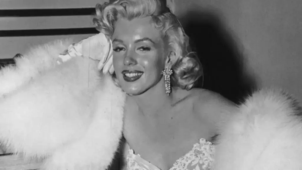 Bi kịch phía sau mối quan hệ cha con của minh tinh Marilyn Monroe