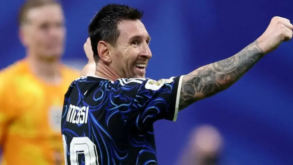 Bị nói bóng gió là 'con cưng FIFA', Messi lạnh lùng đáp trả: Thật điên rồ!