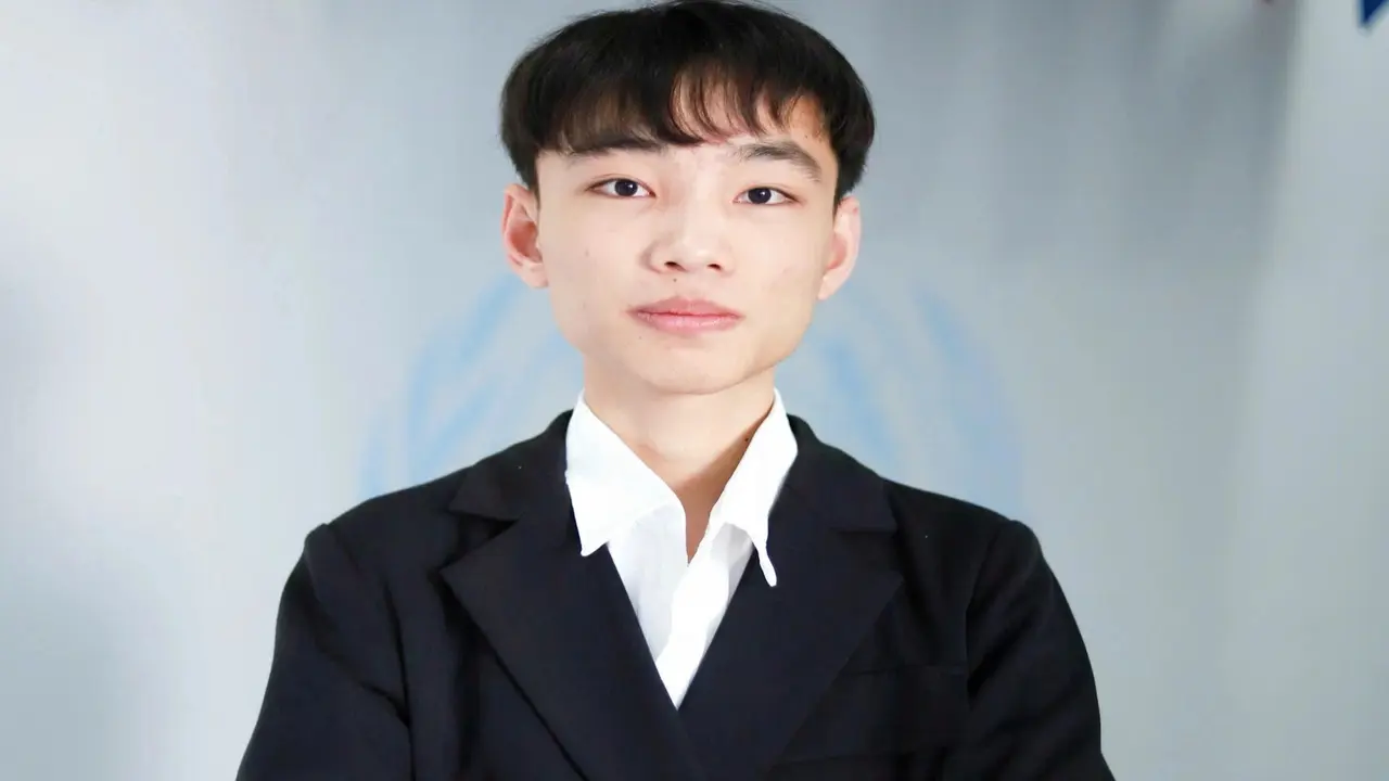 Bí quyết giúp nam sinh vừa đi học, vừa đi làm vẫn đậu thủ khoa toàn quốc