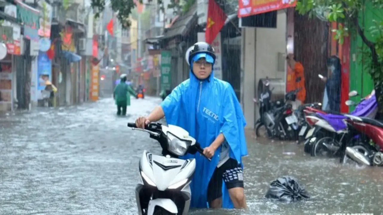 Biển Đông sắp đón bão, miền Bắc mưa lớn trở lại