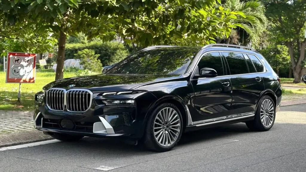 BMW X7 sau một năm mất giá gần 1,7 tỷ đồng, ngang giá Mercedes-Benz C-Class