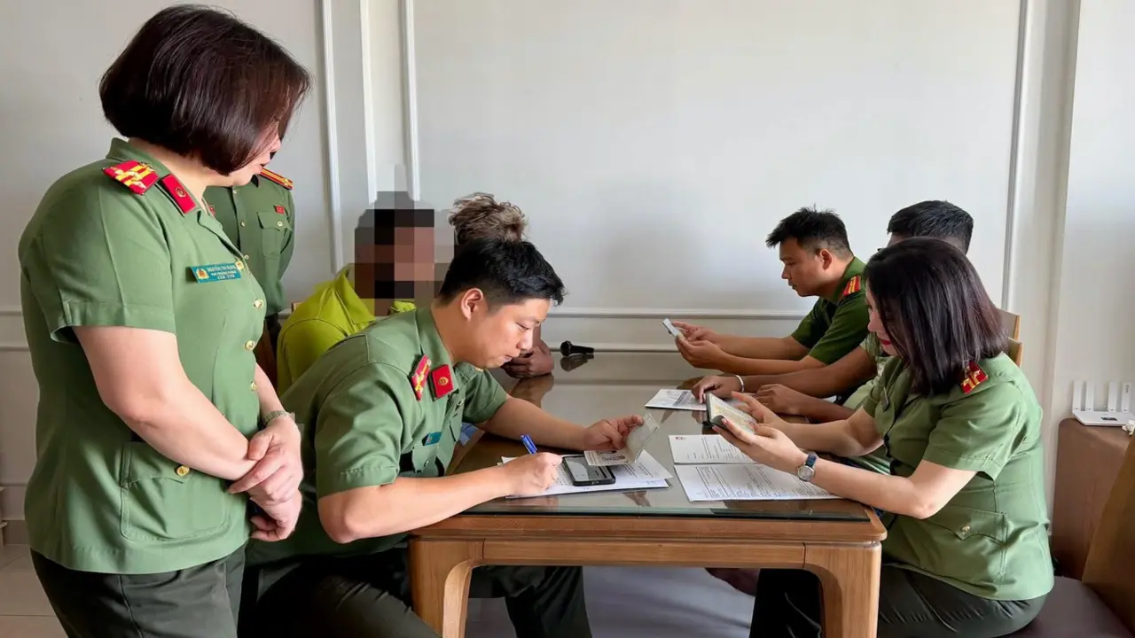 Bộ Công an thông tin thêm về quy định 'người thân, bạn bè ở qua đêm phải thông báo lưu trú'