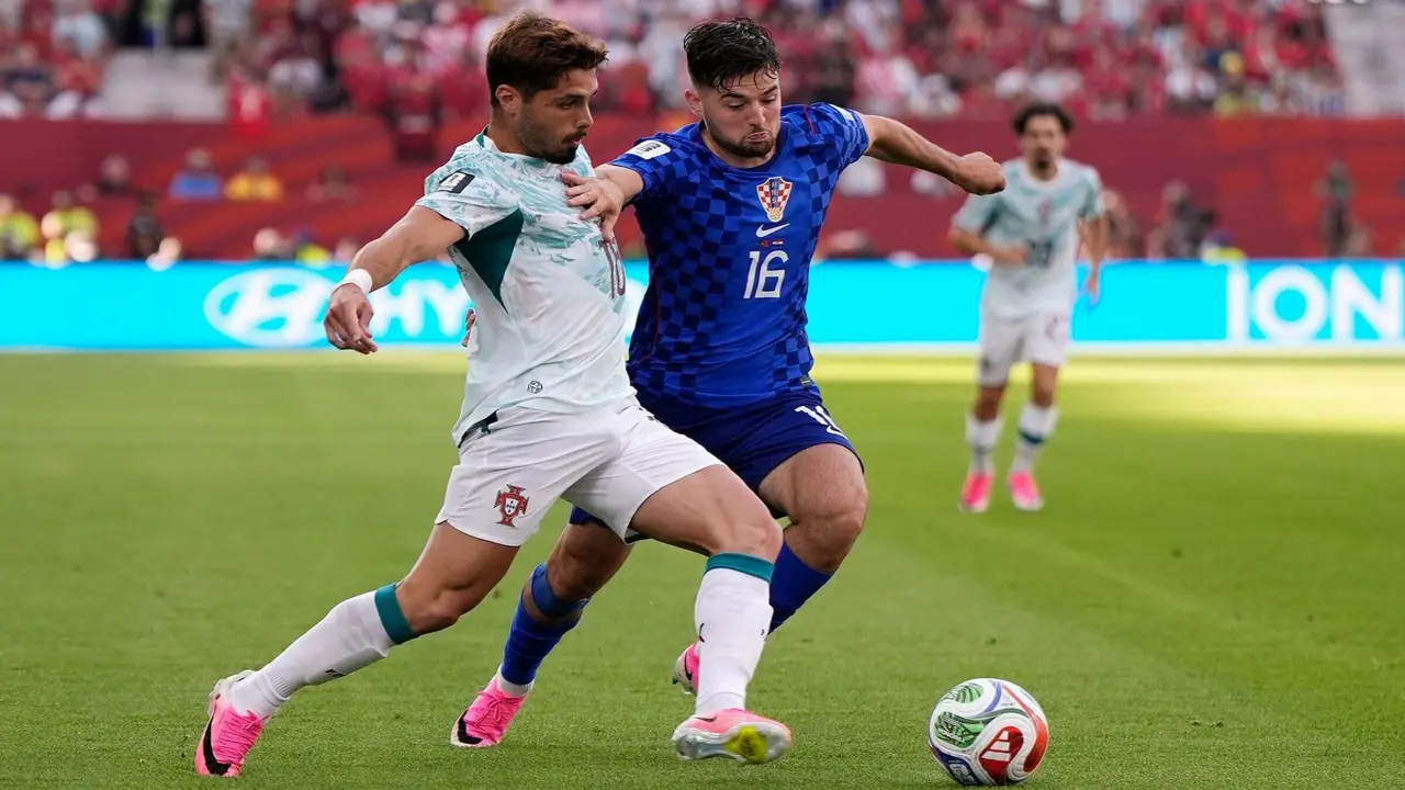 Bồ Đào Nha 0-0 Croatia (H1): Ronaldo sút phạt trúng hàng rào