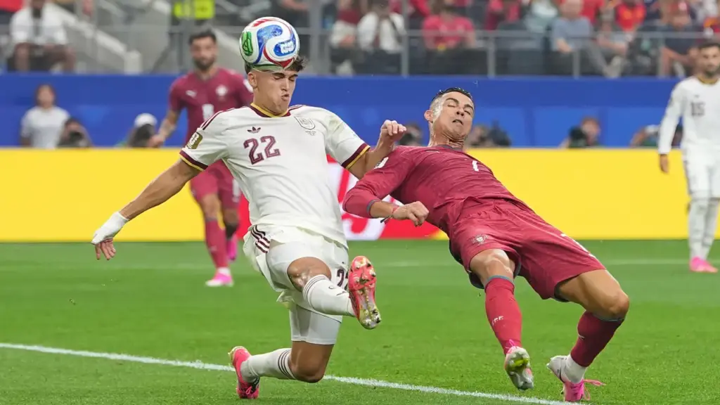 Bồ Đào Nha 0-0 Tây Ban Nha (H1): Ronaldo suýt móc bóng ghi bàn