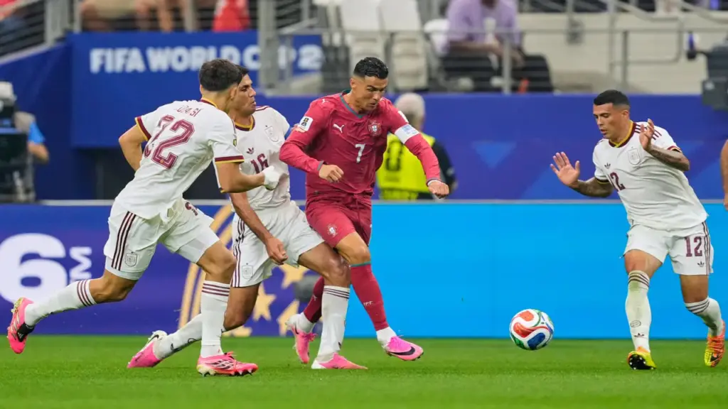 Bồ Đào Nha 0-0 Tây Ban Nha (H2): Ronaldo qua người thành công