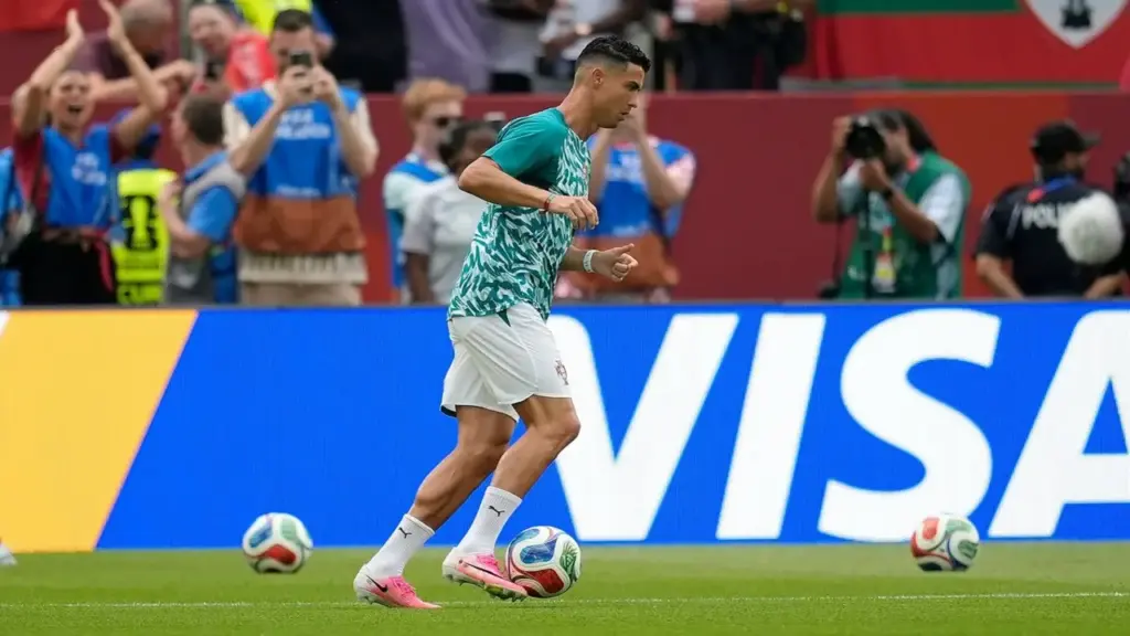 Bồ Đào Nha - Croatia: Ronaldo phá thêm kỷ lục