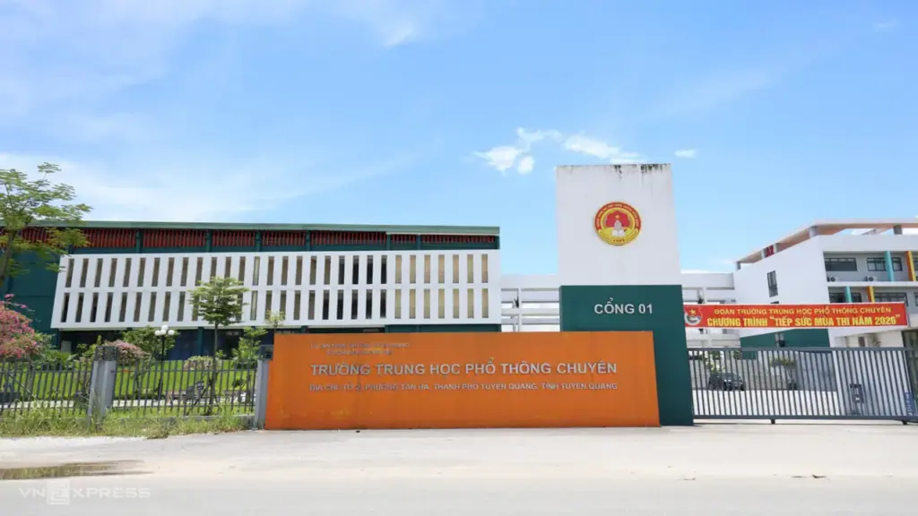 Bộ Giáo dục chưa chốt cho học sinh chuyên Tuyên Quang thi lại Toán