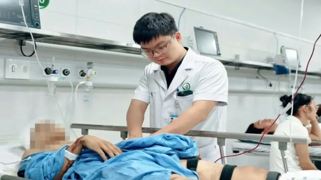 Bộ Y tế chỉ đạo khẩn sau vụ tai nạn xe khách lao khỏi cao tốc