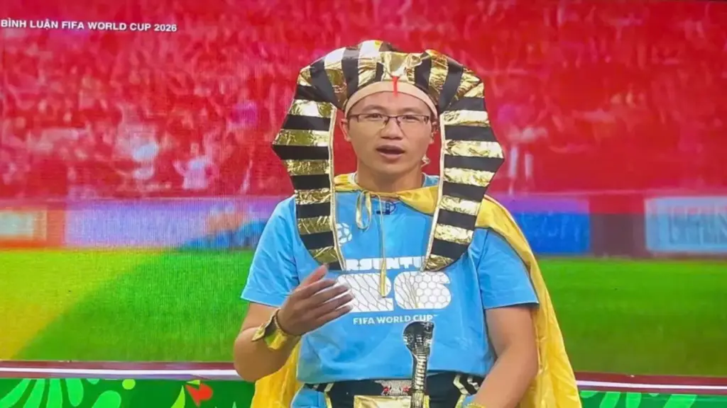 BTV Hoàng Cường gây sốt với màn hóa thân Messi, Pharaoh trên sóng World Cup