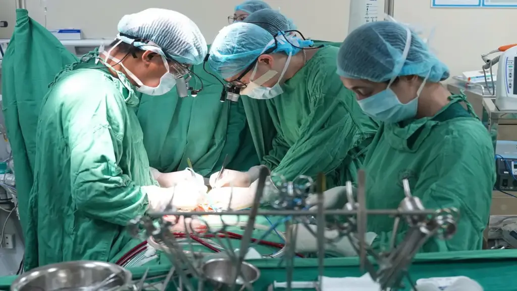 Ca đại phẫu sửa toàn bộ trái tim cho bé sinh non nặng 1,5 kg