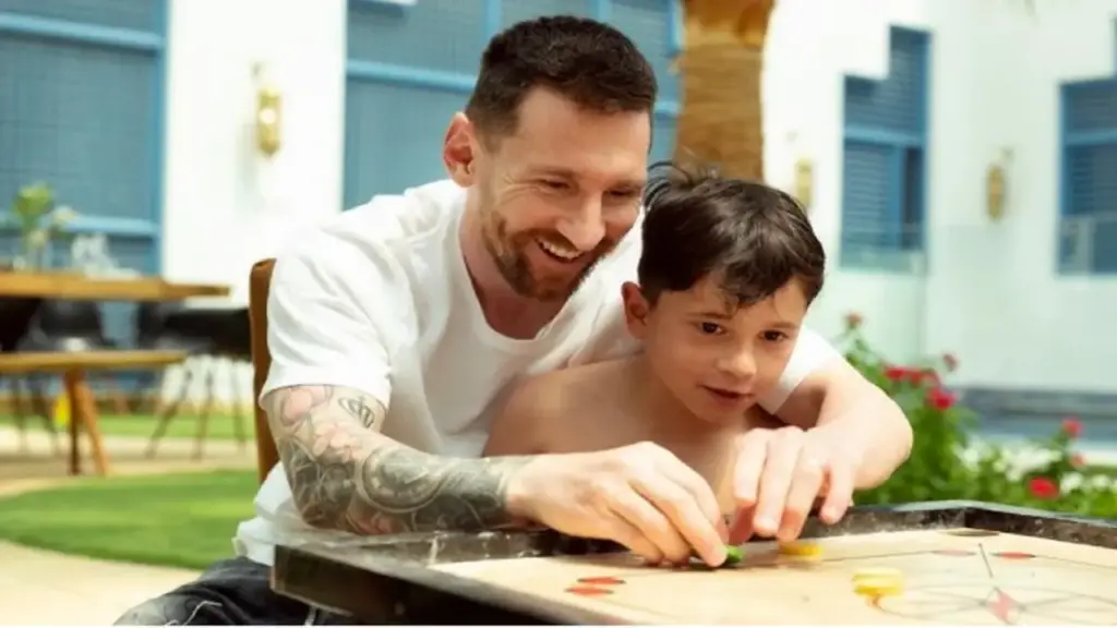 Cãi nhau về Ronaldo và Messi không biết đời nào mới dứt, bạn chọn ai?