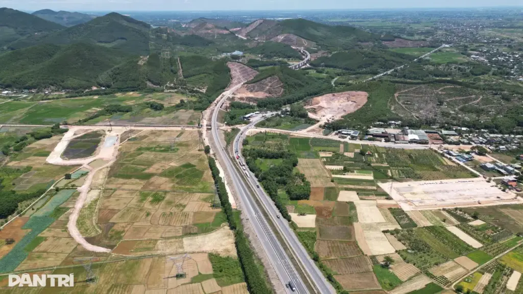 Cấm phương tiện lưu thông trên cao tốc Cam Lộ - La Sơn vào ban đêm