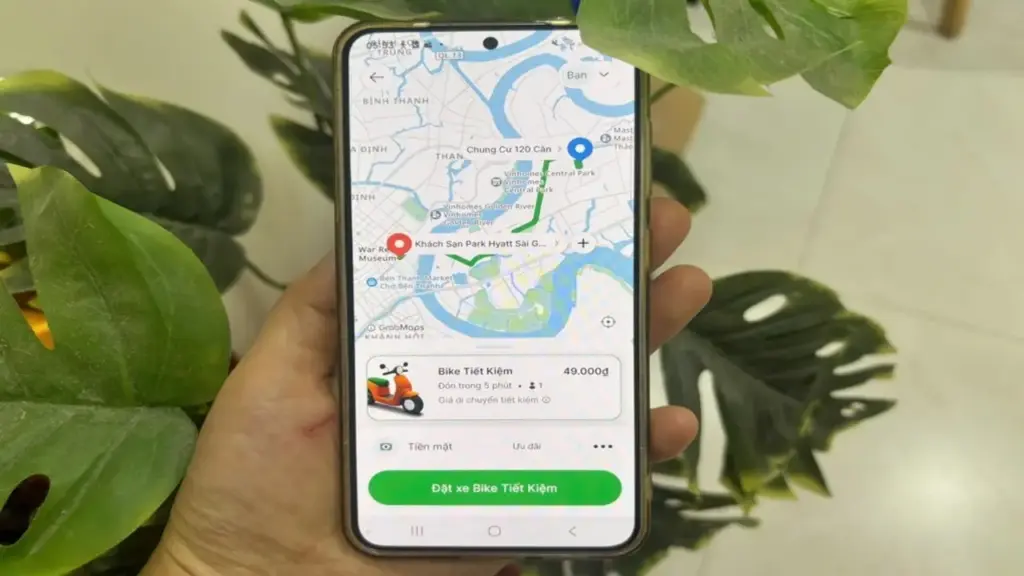 Cảnh báo "bẫy" phí bảo hiểm khi đặt xe công nghệ, giao đồ ăn