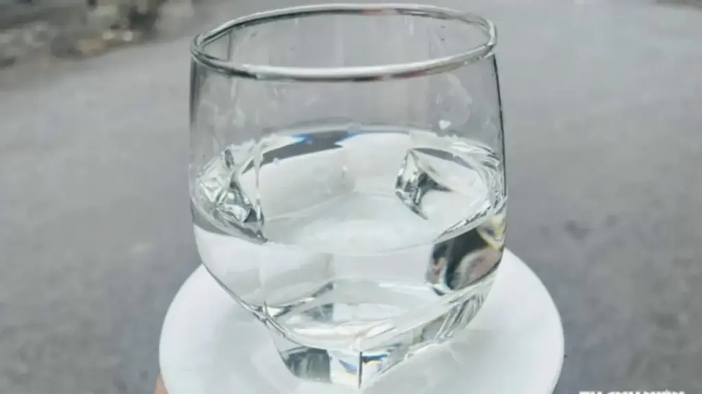 Cảnh báo cơ thể 'đói' nước do chỉ uống khi khát