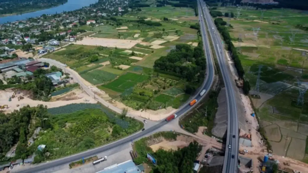 Cao tốc Cam Lộ - La Sơn tạm dừng lưu thông ban đêm từ ngày 10.7