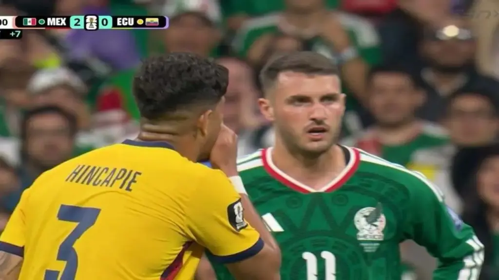 Cầu thủ ở World Cup nhận thẻ đỏ sau khi đối thủ “mách” trọng tài