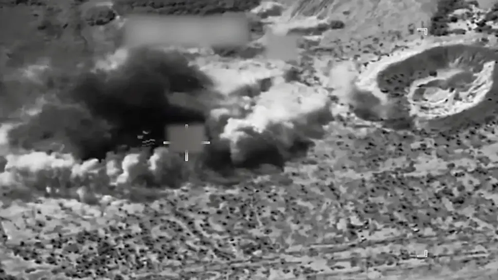 CENTCOM tấn công suốt 7 giờ, Iran bắn trả trung tâm chỉ huy Mỹ