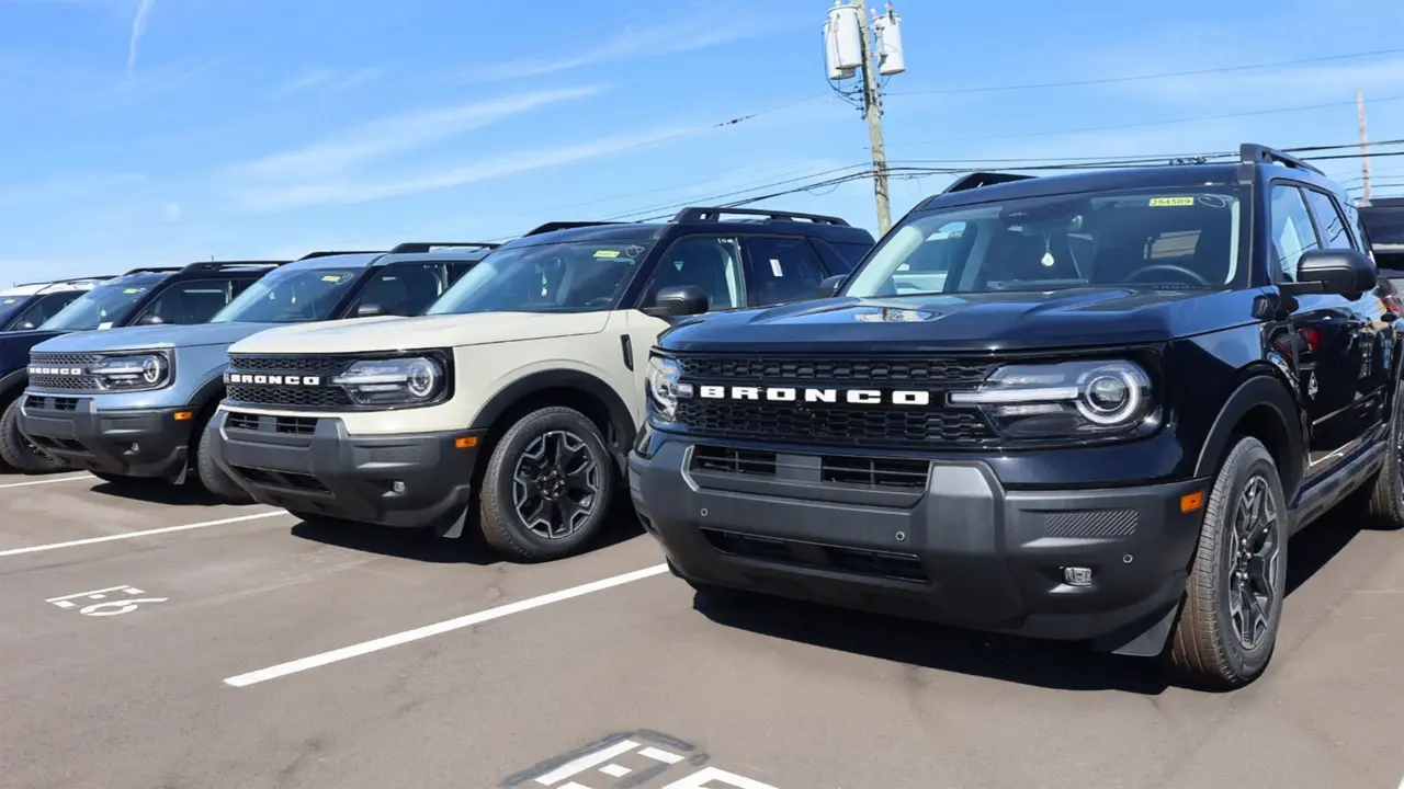CEO Ford kêu gọi phạt các hãng nhập khẩu quá nhiều xe
