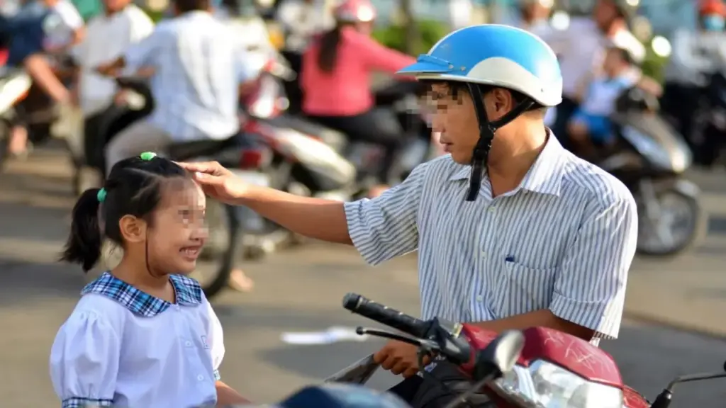 Cha mẹ hãy mỉm cười trước khi hỏi con về bài học