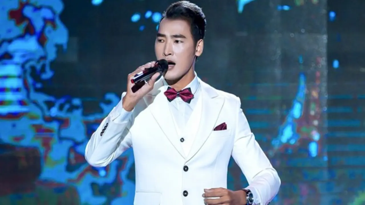 Chàng trai hát ‘Vì đó là em’ gây chú ý vì giống Quang Dũng
