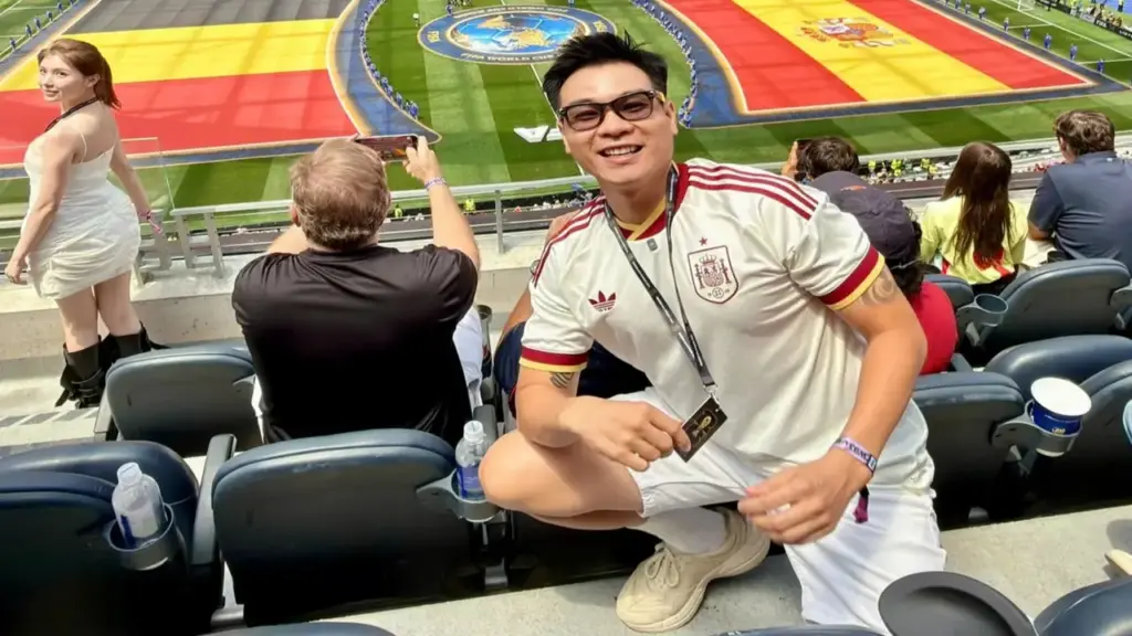 Chàng trai Việt mua vé 130 triệu xem World Cup ở Mỹ, trải nghiệm phòng VIP