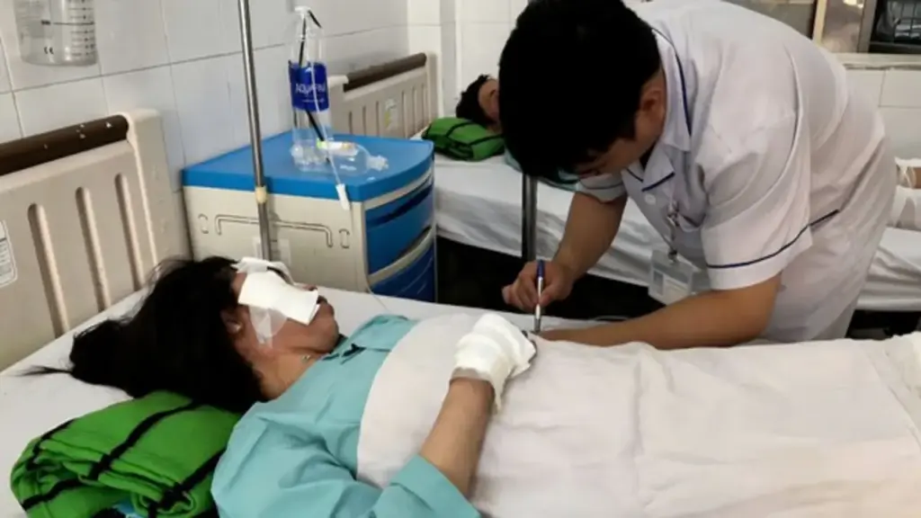 Chạy đua cứu nạn sau vụ xe khách bốc cháy khiến 7 người tử vong