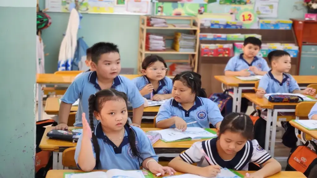 Chỉ đạo mới nhất của TPHCM về miễn phí sách giáo khoa