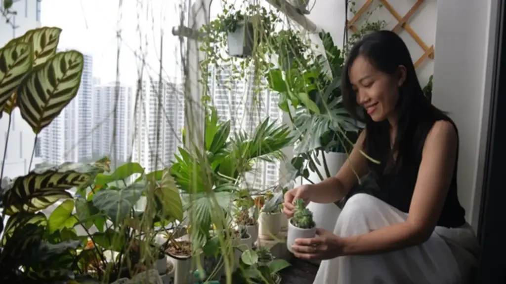 Chi tiền triệu làm góc chill riêng tư nơi ban công