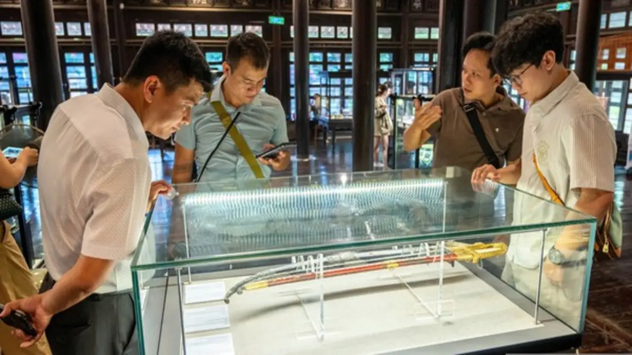 Chiêm ngưỡng những cổ vật lưu dấu vàng son triều Nguyễn