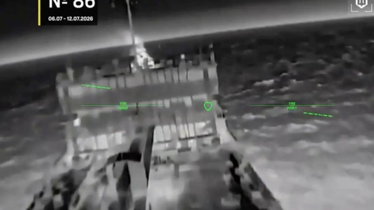 Chiến sự Ukraine ngày 1.599: Loạt tàu dầu Nga trúng đòn UAV