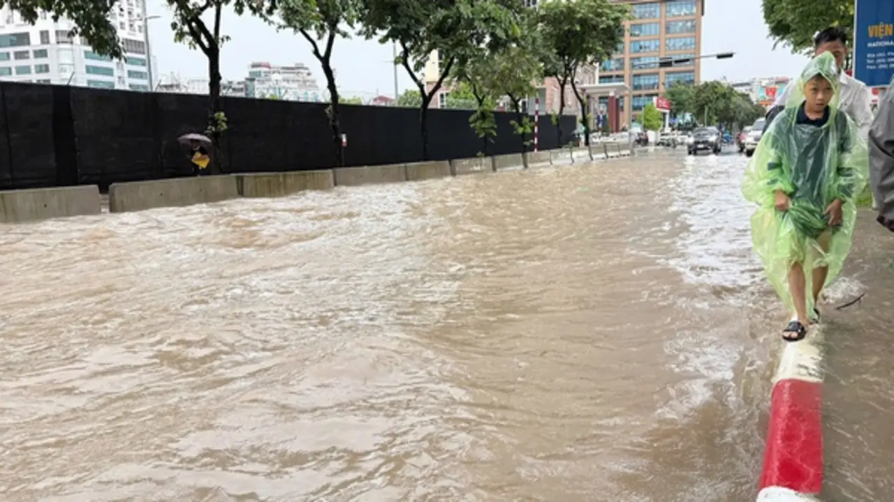 Chiều tối nay (3/7), Hà Nội mưa to sầm sập do hoàn lưu rìa xa bão số 1