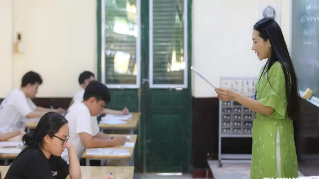 Chờ kết quả xét tuyển đại học, thí sinh có được nhập học cao đẳng?