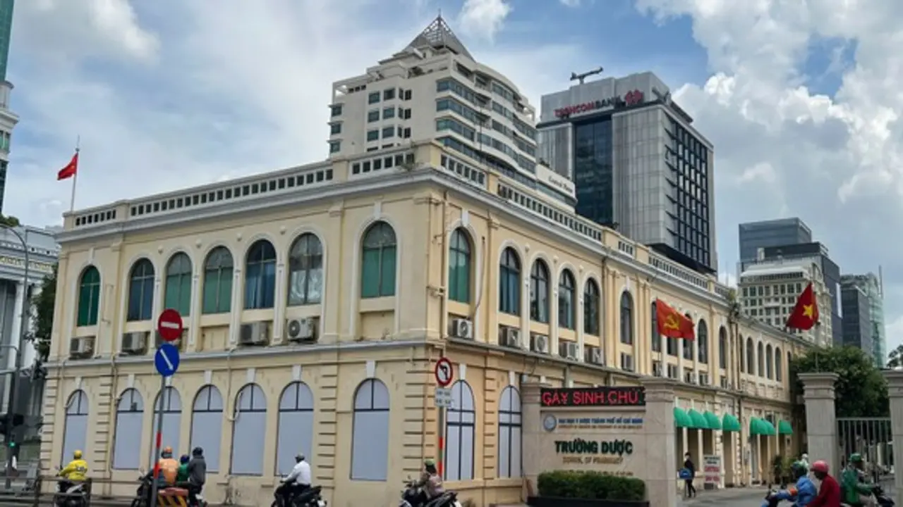 Chọn trường, ngành học có nên dựa vào các bài review?
